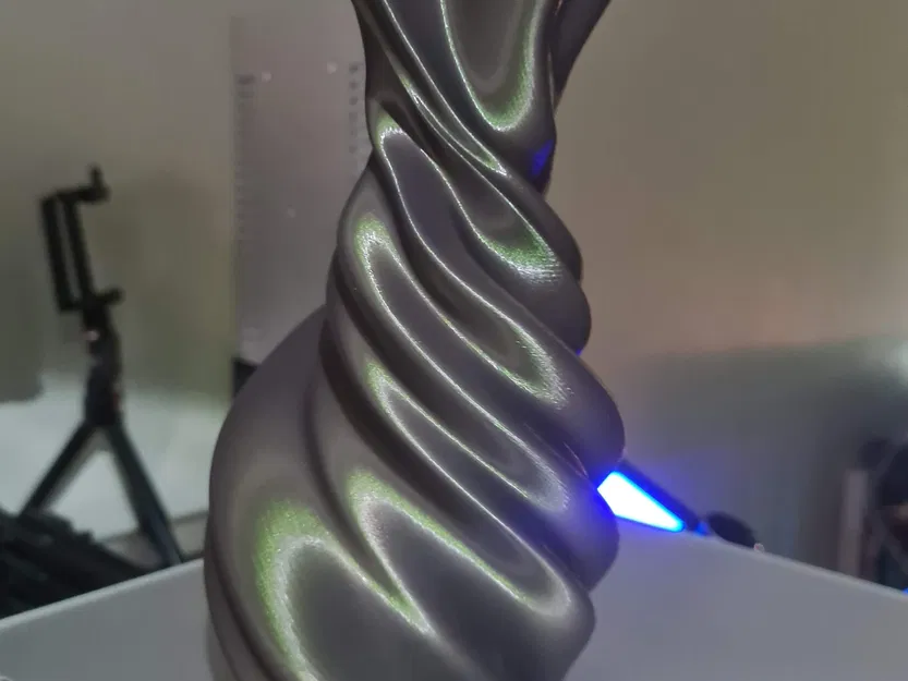 Bình hoa trừu tượng đầu tay làm bằng Blender - Image 5