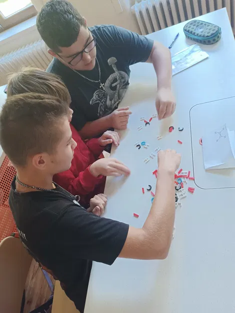 Công thức cấu trúc hợp chất hữu cơ với mô hình 3D - Image 3