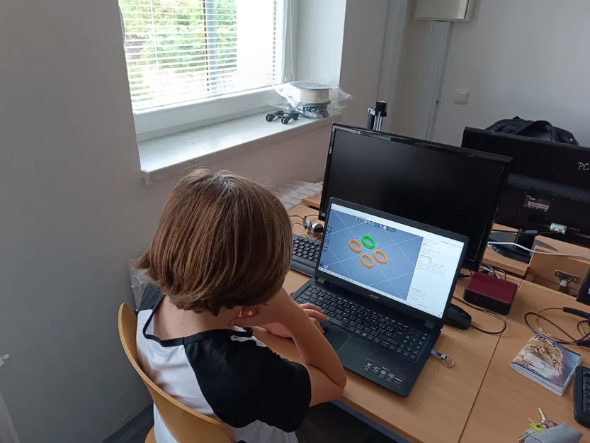 Công thức cấu trúc hợp chất hữu cơ với mô hình 3D - Image 10