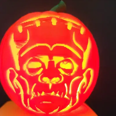 Quái vật bí ngô Franky với mặt Frankenstein có đèn LED