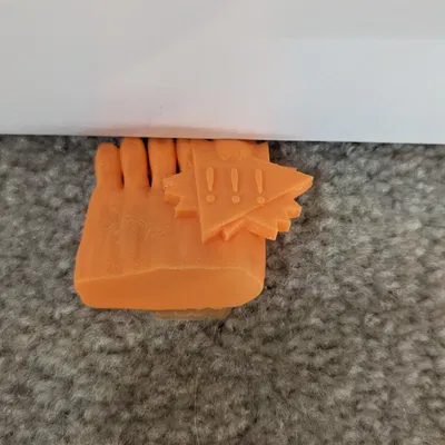 Cái chặn cửa bằng ngón chân - YIKES!