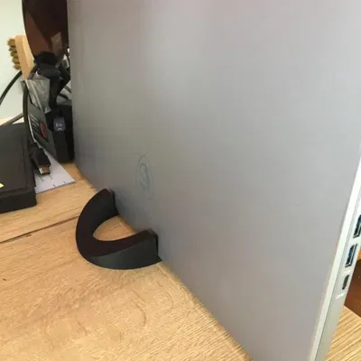 Giá đỡ laptop tiện lợi cho không gian làm việc thêm gọn gàng