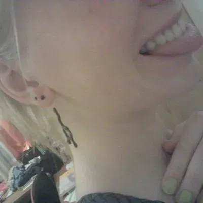 Khuyên tai Dopamine và Serotonine độc đáo