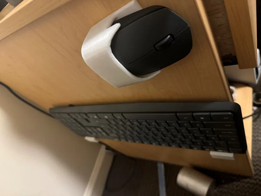 Giá đỡ chuột Logitech m170 với băng dính chắc chắn - Image 1