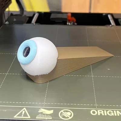 Giá đỡ cửa hình mắt độc đáo