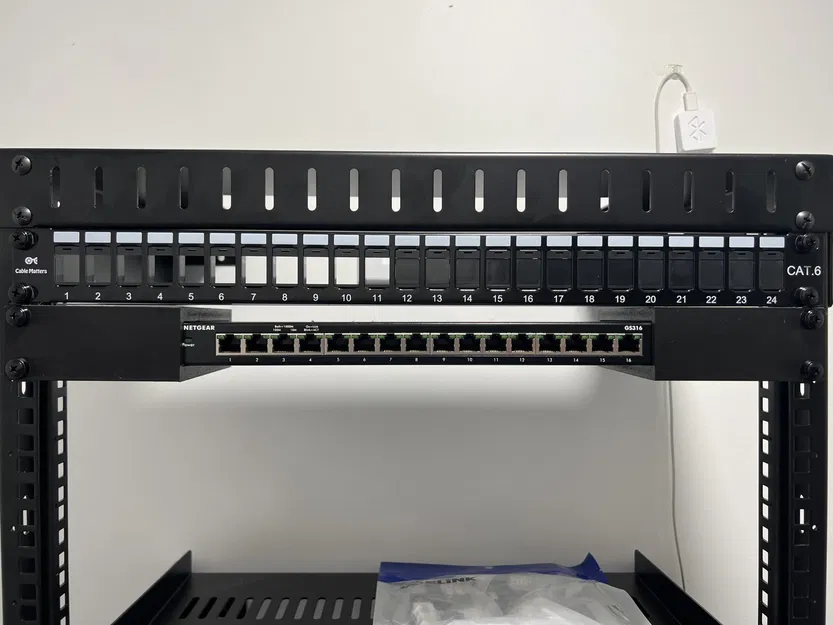 Giá đỡ gắn rack cho switch Netgear GS316/GS316EP - Image 1