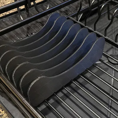 Giá đỡ cho nắp hộp nhựa trong bếp