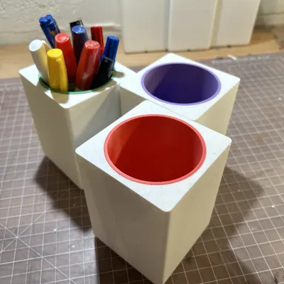 Giá đỡ bút Gridfinity với thiết kế hai tông màu