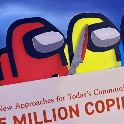 Nhân vật Imposter trong Among Us kết hợp với dao đồ chơi