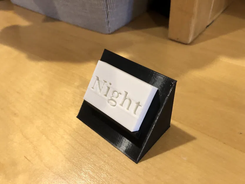 Biển báo lật với chữ "đêm" và "ngày - Image 2