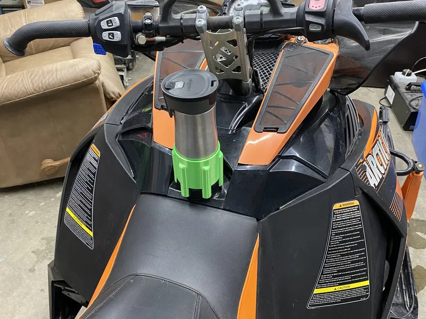 Giá đỡ cốc Contigo cho nắp bình xăng Arctic Cat XF-M - Image 1