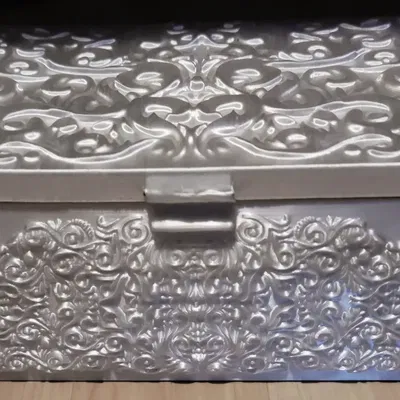 Hộp lưu trữ trang trí với họa tiết filigree tinh xảo