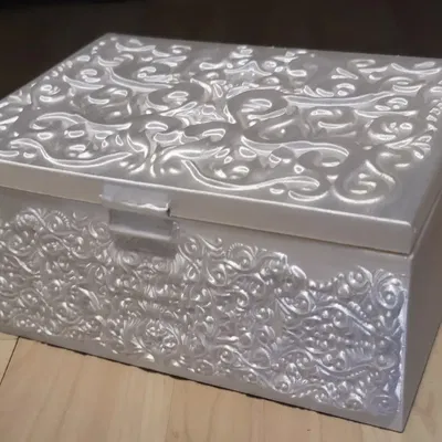 Hộp lưu trữ trang trí với họa tiết filigree tinh xảo