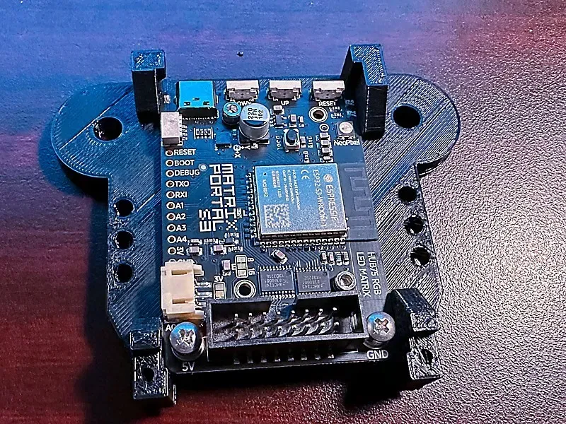 Giá đỡ 8020 cho Adafruit Matrix Portal S3 - Image 1
