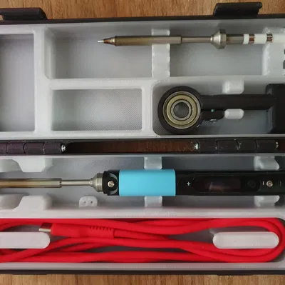 Vỏ bảo vệ Pinecil với logo Pine64 và khay lớn hơn