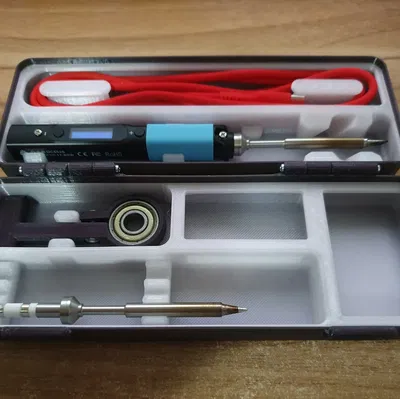 Vỏ bảo vệ Pinecil với logo Pine64 và khay lớn hơn