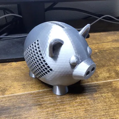 Tiết kiệm tiền xu với heo đất có lỗ nhìn bên hông