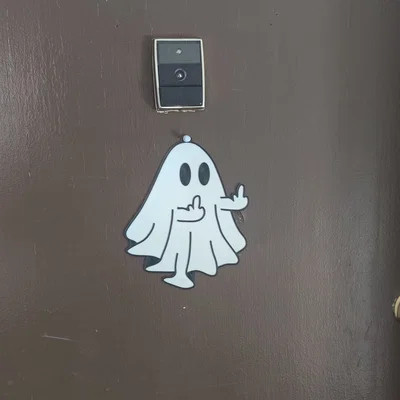 Ma treo cửa Halloween với hình dáng độc đáo