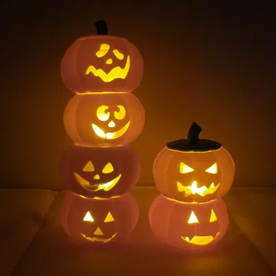 Đèn bí ngô Jack O' Lantern với 6 khuôn mặt ma quái