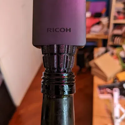 Giá đỡ camera 360 độ dạng nắp chai bia PANal PLUG