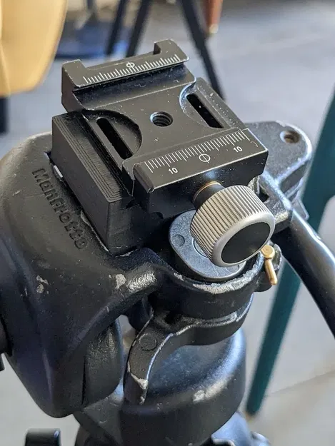 Kết nối chân máy Manfrotto 200PL với kẹp Arcaswiss - Image 2