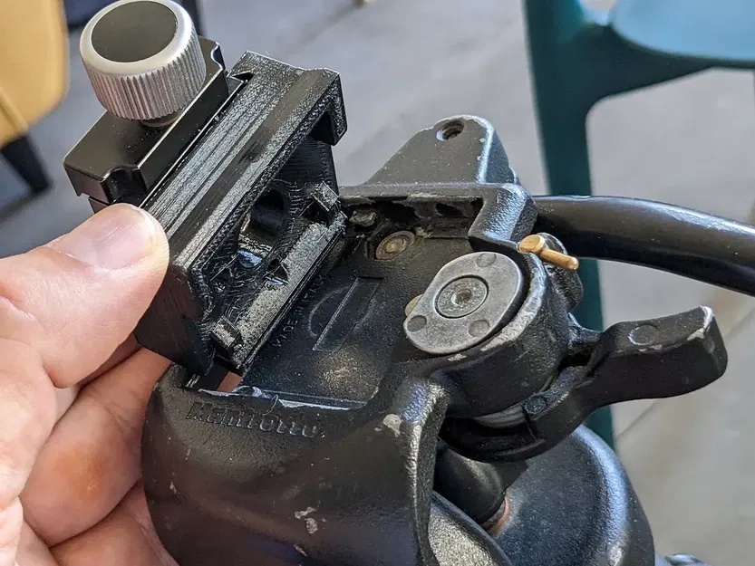 Kết nối chân máy Manfrotto 200PL với kẹp Arcaswiss - Image 3