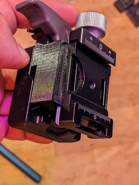 Kết nối chân máy Manfrotto 200PL với kẹp Arcaswiss - Image 5