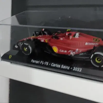 Giá đỡ MOSSLANDA cho trưng bày xe hơi