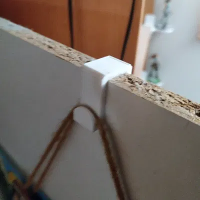 Móc treo tranh đơn giản cho cửa tủ quần áo