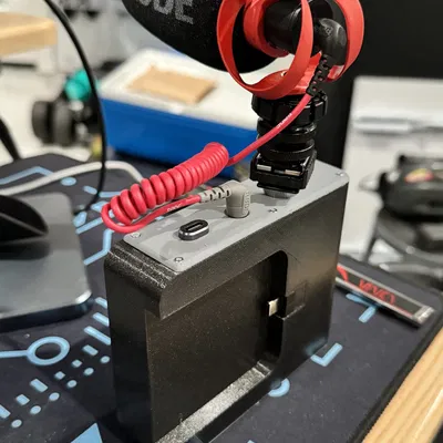 Vỏ bảo vệ iPhone 15 Pro tích hợp USB-C Hub và tay cầm