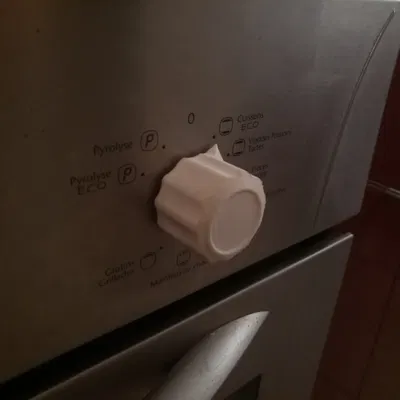 Nút bấm có rãnh với mũi tên đánh dấu