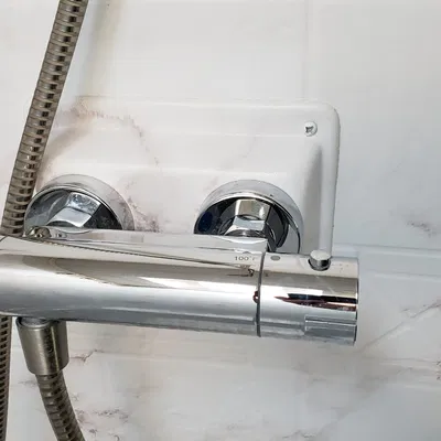 Van tắm nhiệt độ và giá treo ống cho xe RV