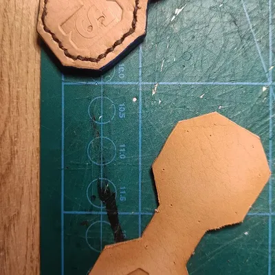 Mẫu template da cho móc khóa với logo có thể thay đổi