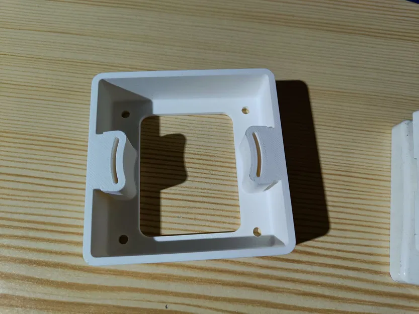 Hộp tường cho ổ cắm 81x81x25.5 mm - Image 1