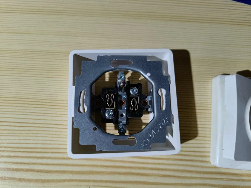 Hộp tường cho ổ cắm 81x81x25.5 mm - Image 2