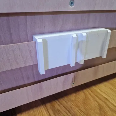 Giá đỡ pin Bosch 18V cho tường cleat Pháp