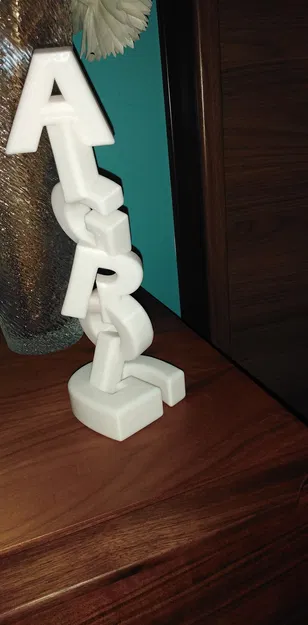 Chữ cái lớn dán keo nghệ thuật trong tác phẩm điêu khắc - Image 2