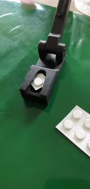 Máy đẩy viên thuốc với nắp giữ an toàn - Image 1