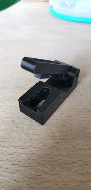 Máy đẩy viên thuốc với nắp giữ an toàn - Image 2