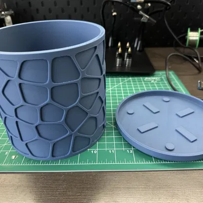 Chậu cây Voronoi và đế kèm theo