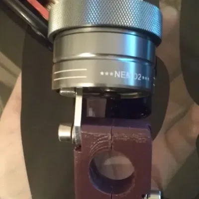 Giá đỡ tay lái xe máy với 2 ốc vít và 2 đai ốc 6mm