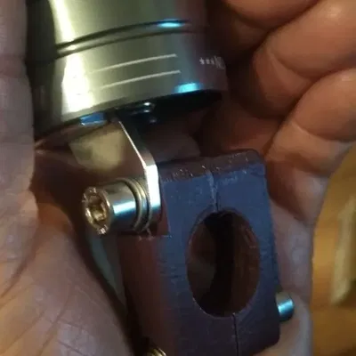 Giá đỡ tay lái xe máy với 2 ốc vít và 2 đai ốc 6mm