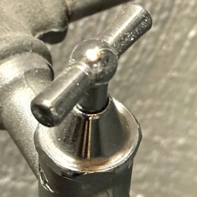 Khóa nước chống trẻ em an toàn và đơn giản