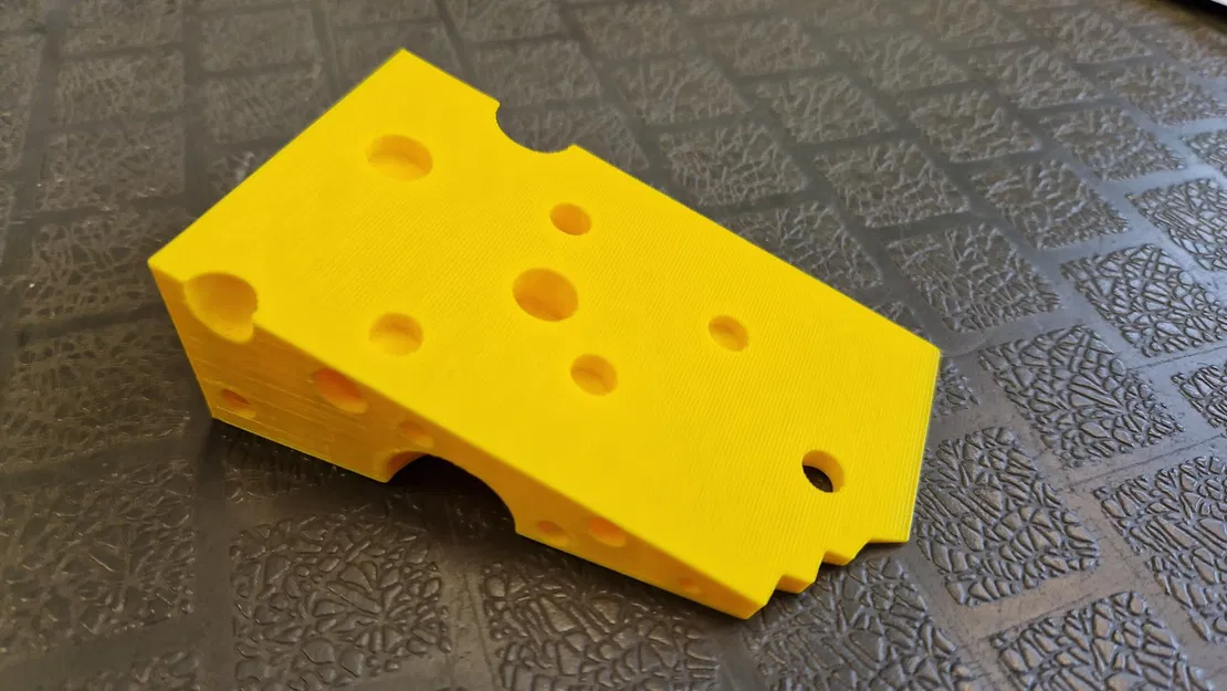 Kẹp cửa hình phô mai với dấu cắn độc đáo - Image 2