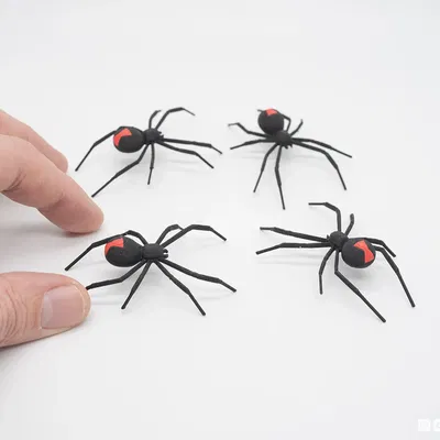 Nhện hai màu dễ in với chân có thể uốn cong