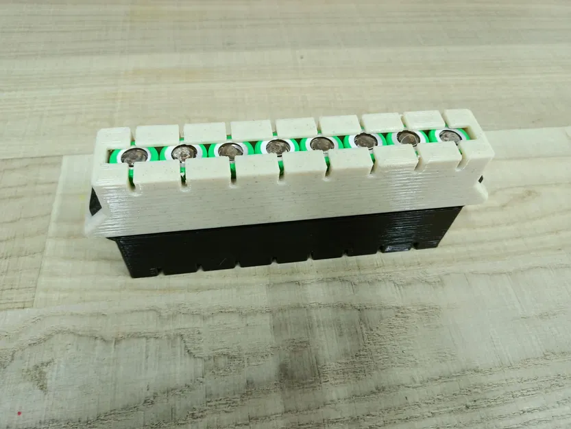 Mẫu khuôn hàn cho 8 pin 18650 trong một hàng - Image 1