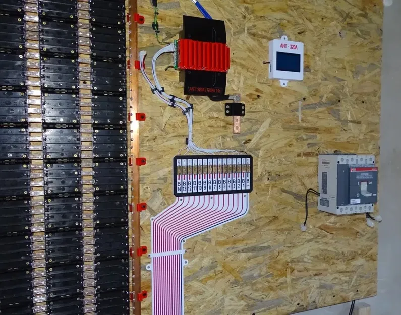 Bảng phân phối BMS cho hệ thống 16s với cầu chì và nắp che - Image 4