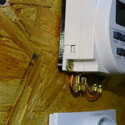 Giá đỡ tường cho bộ hẹn giờ lập trình 12V SINOTIMER TM618H