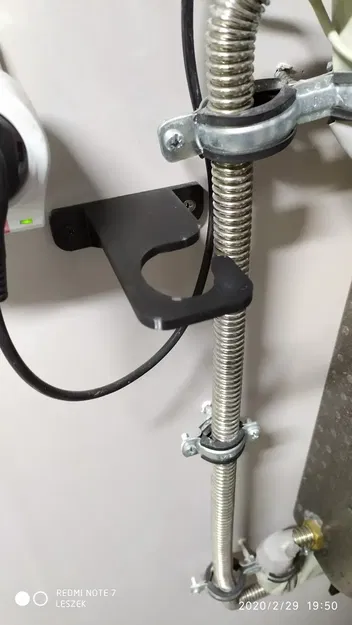 Giá treo tường cho cây lau nhà hơi nước Black&Decker - Image 2