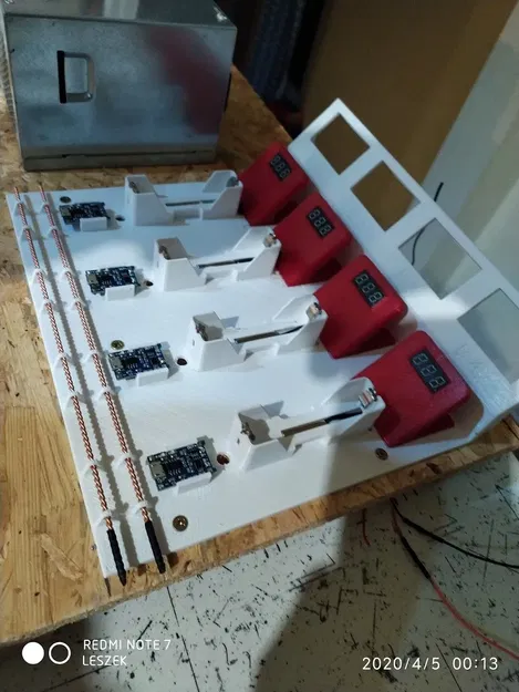 Bảng sạc pin Li-ion 18650 cho 4 vị trí - Image 6